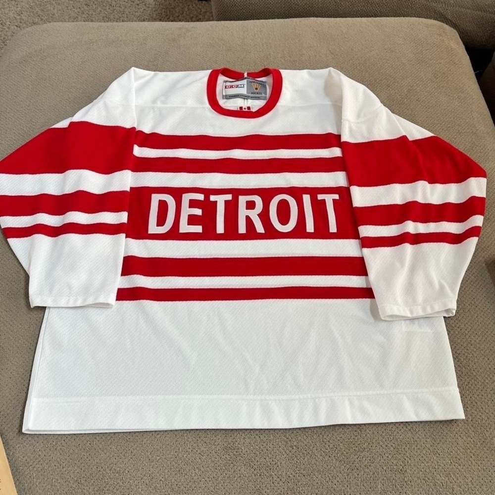 Vintage 1990s Detroit red wings jersey Size XL‎
